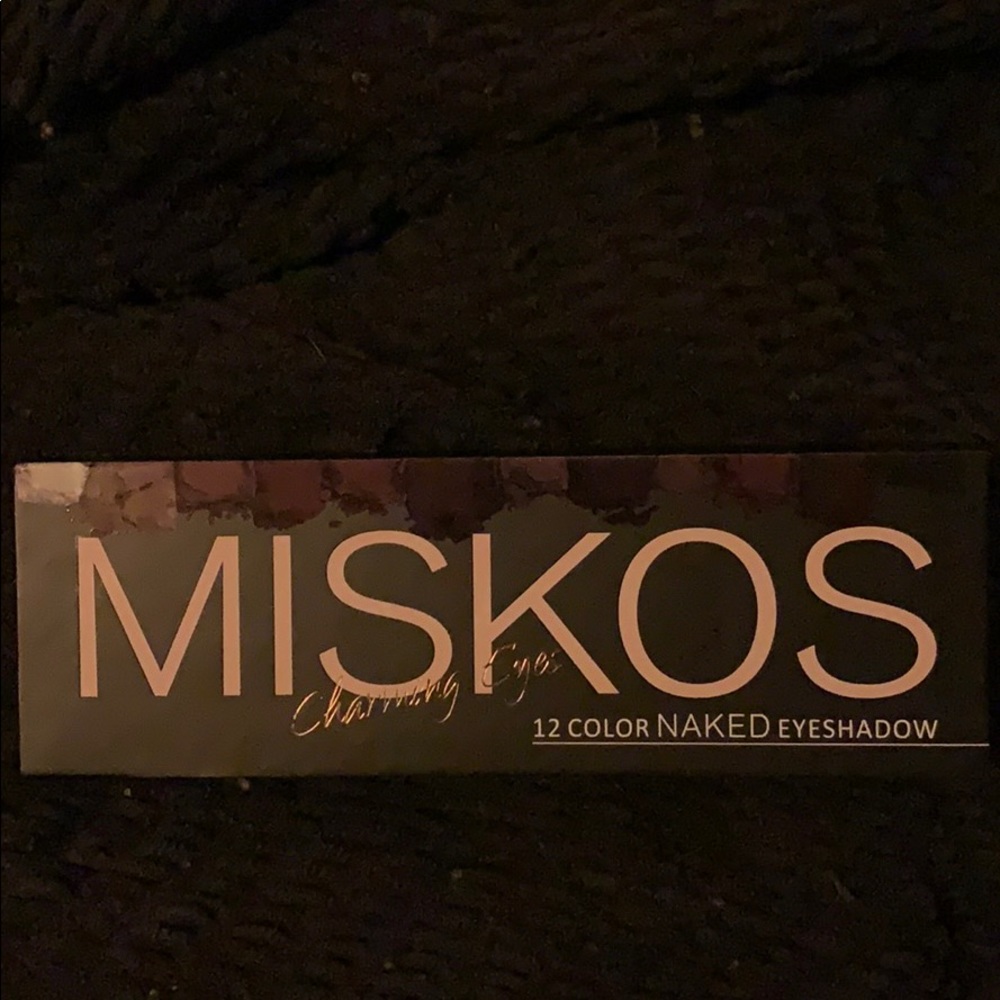 Miskos 12 color makeup pallet